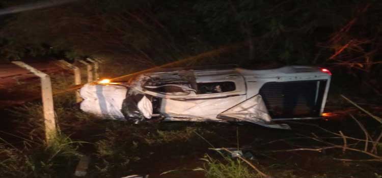 PARANÁ: S-10 bate contra rodado de trator e capota nove vezes por 70 metros entre Pato Bragado e Margarida.