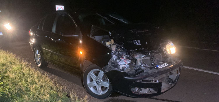 PARANÁ: Veículo fica destruído após colidir na traseira de um ônibus de viagem na BR-277.
