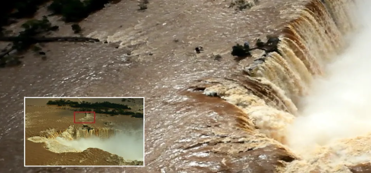 Passarela no lado argentino das Cataratas do Iguaçu destruída após alta vazão deve ser liberada em março.
