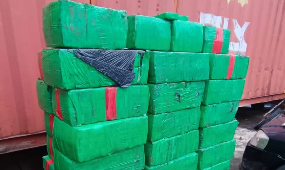 PCPR apreende 859 quilos de maconha escondida em um veículo em Medianeira.