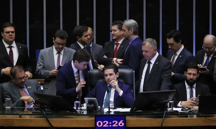 PEC da Blindagem é aprovada na Câmara e segue para análise do Senado