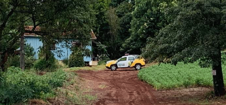 Pessoa é encontrada morta com disparos de arma de fogo na região oeste de Cascavel.