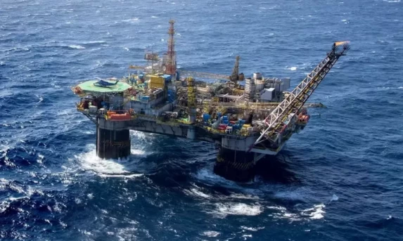 PETROBRAS ANUNCIA NOVA DESCOBERTA DE PETRÓLEO DE EXCELENTE QUALIDADE NA BACIA DE CAMPOS