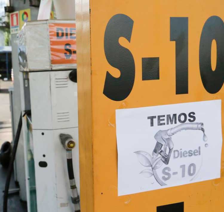 Petrobras anuncia redução de R$ 0,30 no diesel.