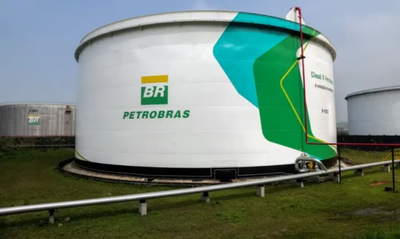 Petrobras registra lucro recorde de R$ 52,4 bilhões no 2º trimestre de 2026 e afasta tese de defasagem nos combustíveis