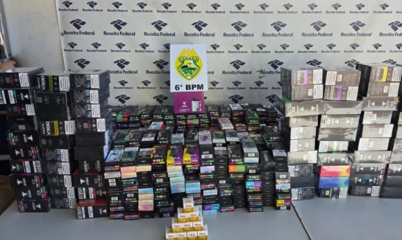PMPR apreende quase mil cigarros eletrônicos e medicamentos em transportadora de Cascavel