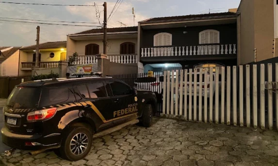 Polícia Federal combate venda de medicamentos falsificados.