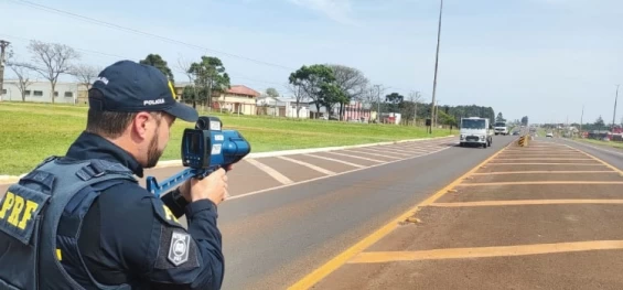 Polícia Rodoviária Federal reforça o efetivo e intensifica ações para garantir um feriado prolongado tranquilo.