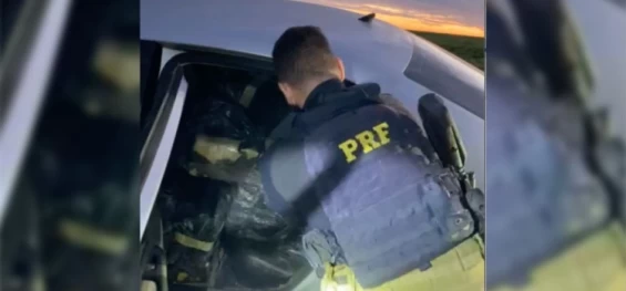 POLICIAL: Mais de 1,3 tonelada de maconha é apreendida pela PRF em dois veículos.