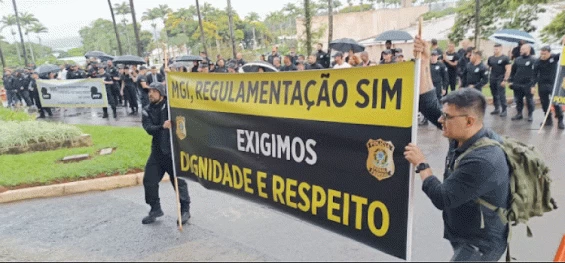 POLICIAL: Polícia Penal Federal faz manifestação em Brasília.