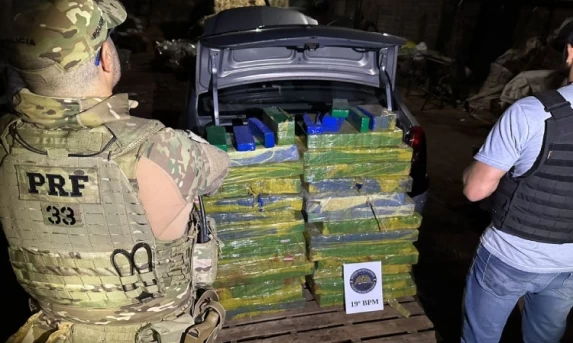 POLICIAL: PRF e PM/PR descobrem depósito de maconha em Cascavel.