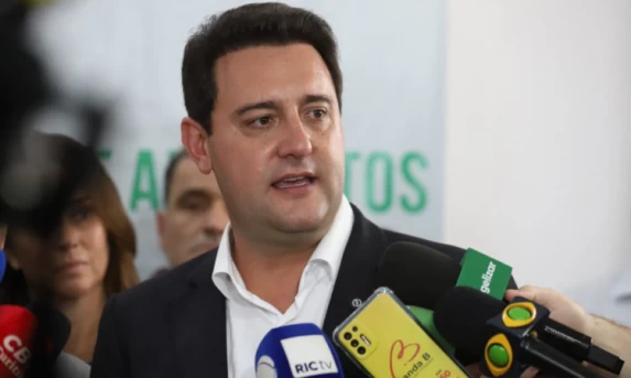 Política: Campanha de Flávio dá ultimato para Ratinho Jr. desistir de candidatura à Presidência