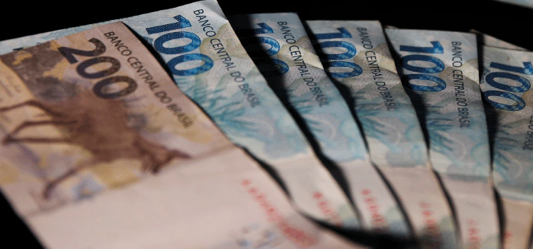 POLÍTICA: Decreto regulamenta crédito consignado no Auxílio Brasil.
