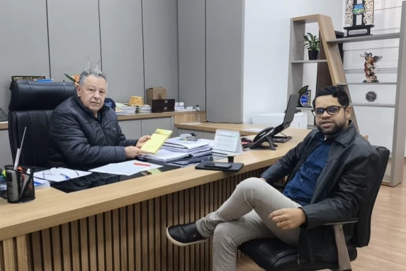 Prefeito Ronaldo Cazella recebe visita institucional de pastor e reforça parceria em ações sociais