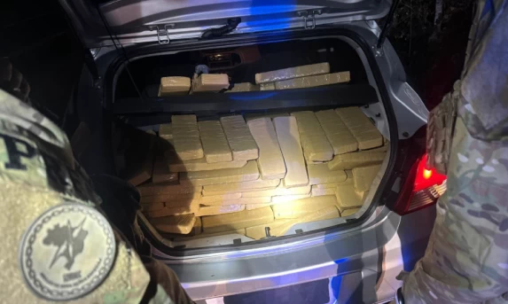PRF apreende 171 kg de maconha em Guaraniaçu.