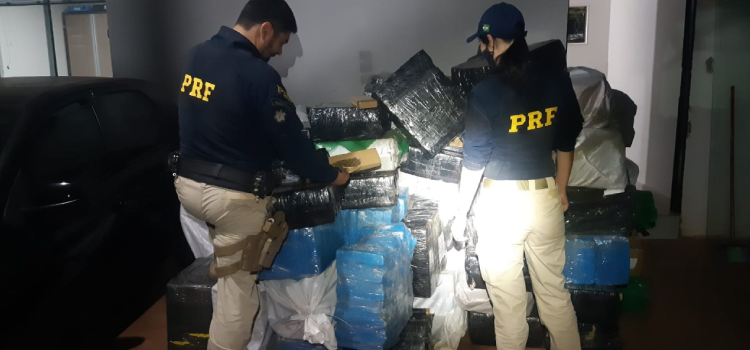 PRF apreende 2,7 toneladas de maconha no Paraná