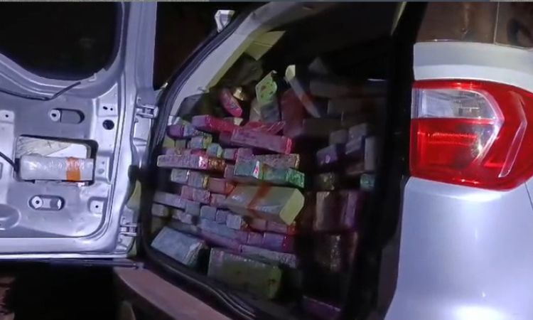 PRF APREENDE 400 KG DE MACONHA APÓS PERSEGUIÇÃO E TROCA DE TIROS EM CASCAVEL