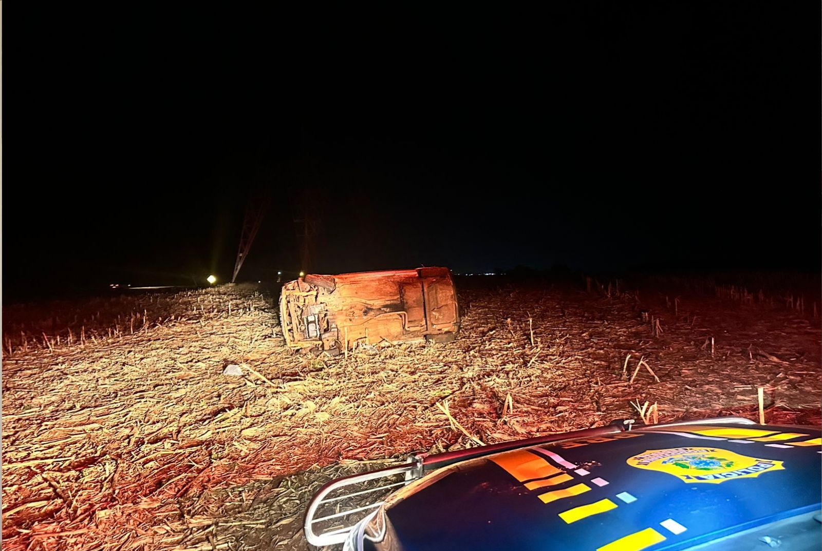 PRF apreende 96 kg de maconha após perseguição e capotamento na BR-277; veja vídeo da ação