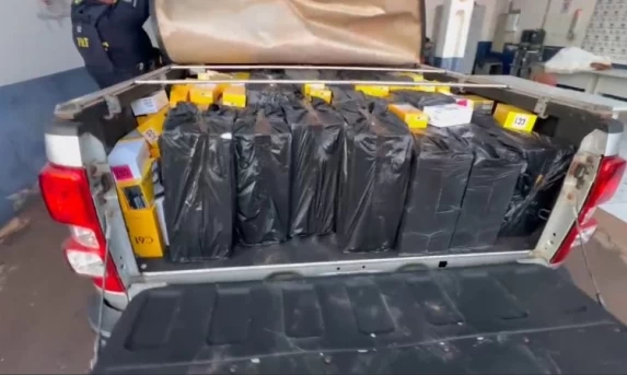 PRF apreende caminhonete com 700 celulares na BR-277 em Cascavel