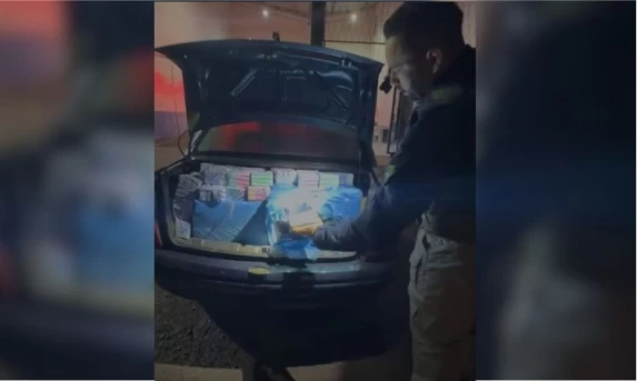 PRF apreende carga de cigarros eletrônicos e medicamentos em Cascavel; mercadoria seguia para Curitiba