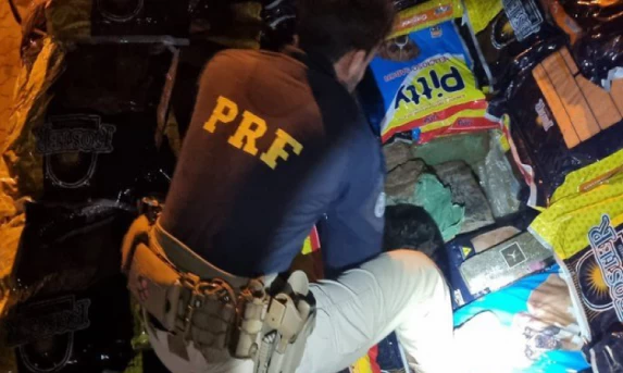 PRF apreende mais de 7 toneladas de maconha no Paraná.