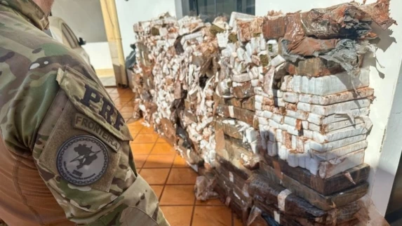 PRF Apreende Mais de Uma Tonelada de Maconha e Prende Traficante em Toledo (PR)