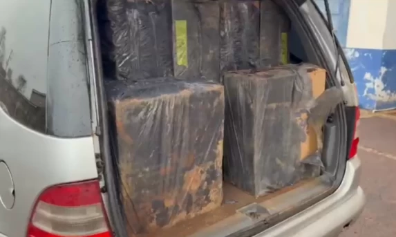 PRF apreende veículo carregado com cerca de 10 mil maços de cigarros na região de Toledo