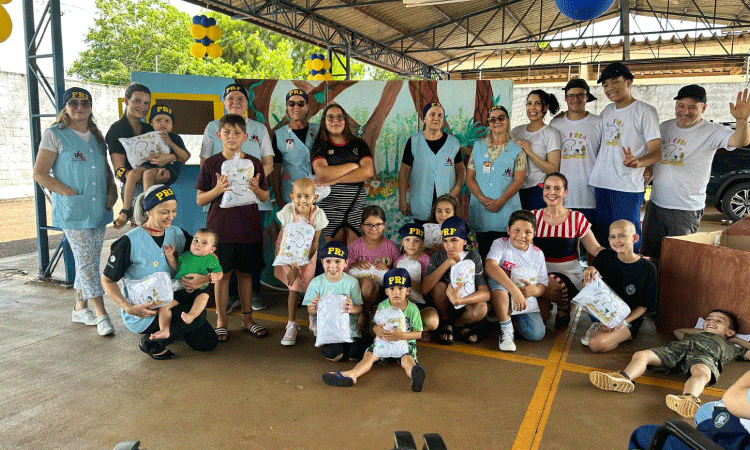 PRF em Cascavel realiza ação especial de encerramento da campanha 'Policiais Contra o Câncer Infantil 2024'