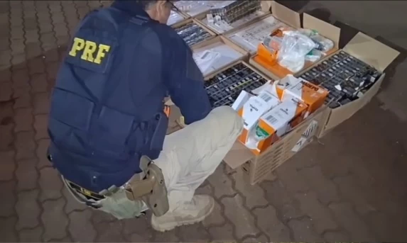 PRF intercepta carga de anabolizantes e medicamentos ocultos em caixas de inseticida na BR-277
