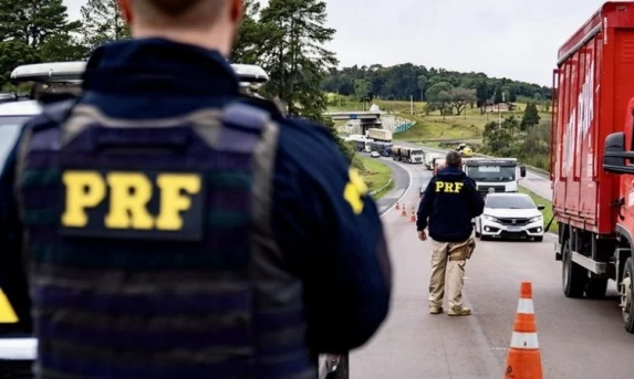 PRF lança Operação Dia do Trabalho no Paraná com reforço na fiscalização e restrições de tráfego