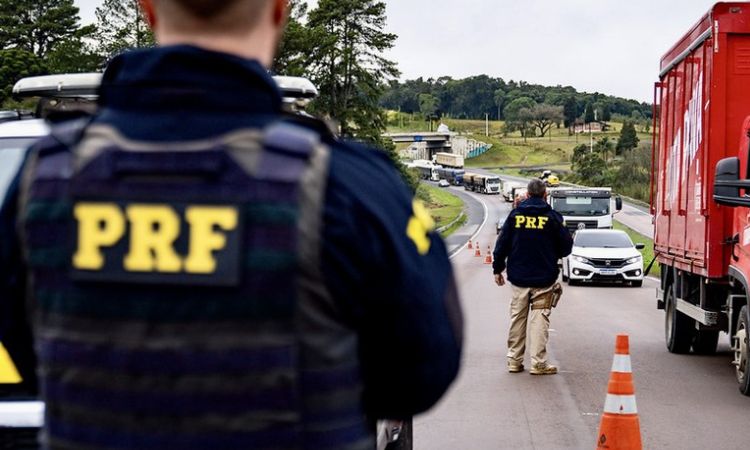 PRF lança Operação Dia do Trabalho no Paraná com reforço na fiscalização e restrições de tráfego