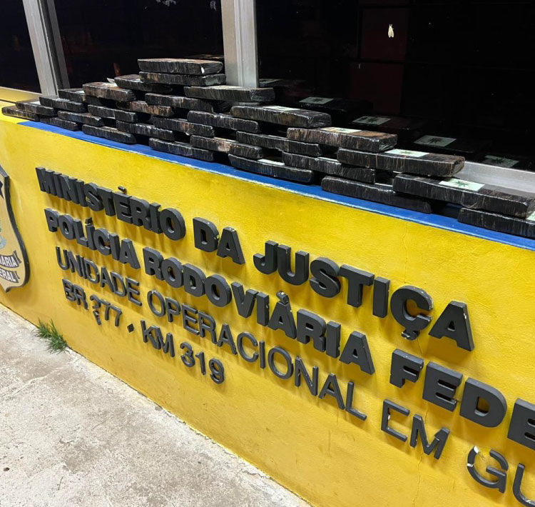 PRF prende mulher transportando maconha em Guarapuava.