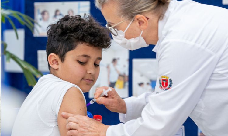 PROTEÇÃO REFORÇADA: GOVERNO DO PARANÁ INTENSIFICA VACINAÇÃO EM ESCOLAS PÚBLICAS E PRIVADAS