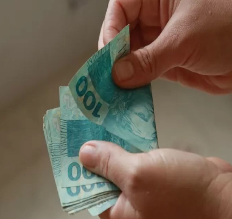 Quantos dias o brasileiro precisa trabalhar no ano só para pagar impostos?