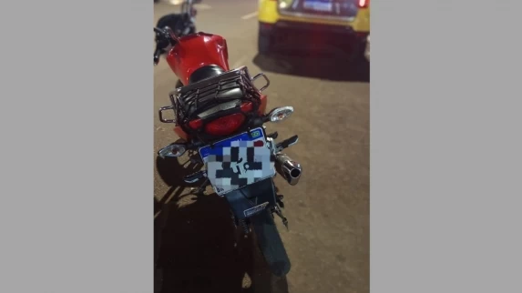 Quedas do Iguaçu: Operação da PM resulta em recolhimento de moto e notificações por irregularidades de trânsito
