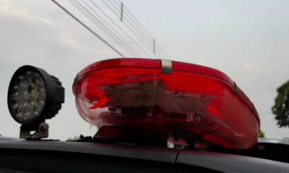 Rapaz entra na casa de sogros idosos e sai batendo nos dois em Marechal.