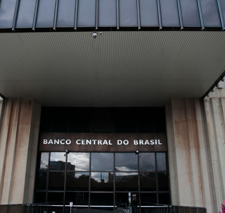 Redução da Selic faz bancos públicos reduzirem suas taxas.