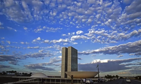BC informa que teto para rotativo vale a partir desta quarta-feira