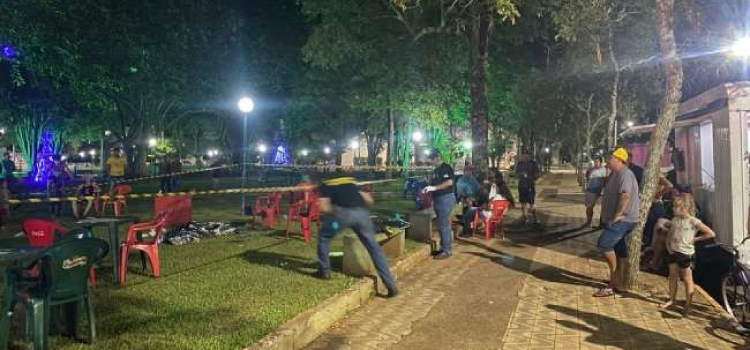 SANTA HELENA: Homem é morto a tiros enquanto comia lanche com a família.