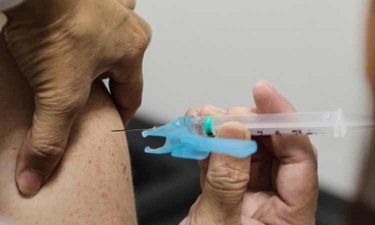 SAÚDE PÚBLICA: Vacinação contra a gripe será liberada para toda a população acima de 6 meses no Paraná