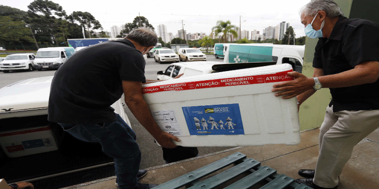 SAÚDE : Saúde distribui 175 mil vacinas contra a Covid-19 e 71 mil para prevenção da gripe.