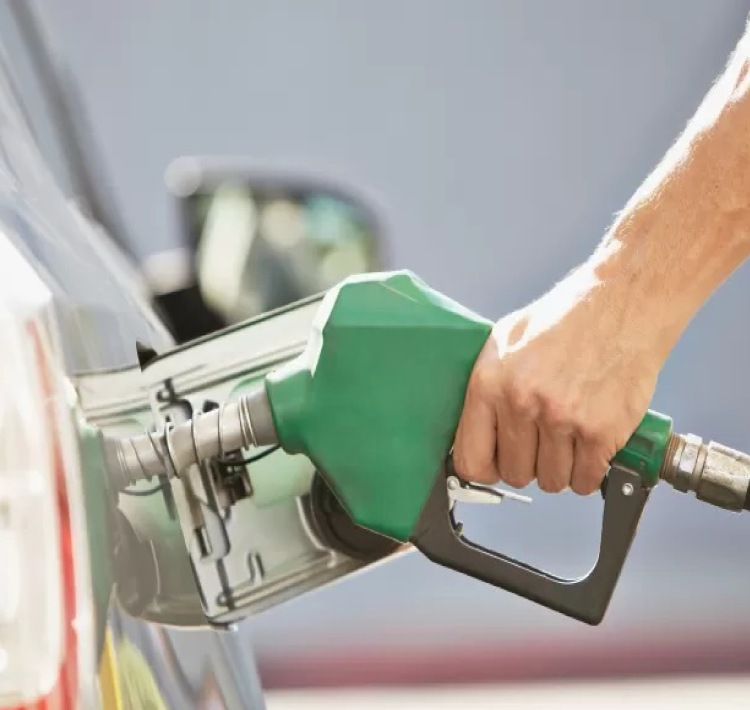 Sem desoneração, gasolina pode subir até R$ 0,90 em 1º de janeiro.