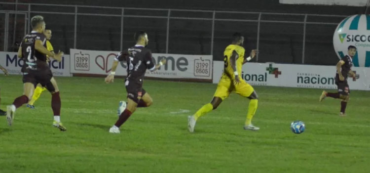 SÉRIE D: FC Cascavel perde para Patrocinense e jejum chega a quatro jogos.