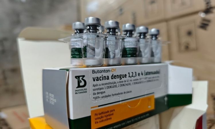 Sesa reforça vacinação de dose única contra a dengue para profissionais da linha de frente no Paraná