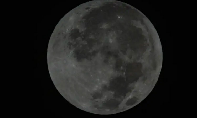 Sol pode ser responsável por formação de água na Lua, confirma experimento da NASA.