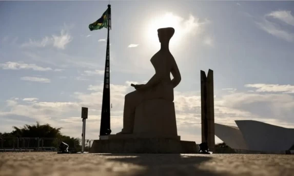 STF retoma julgamento de Bolsonaro e aliados acusados de trama golpista