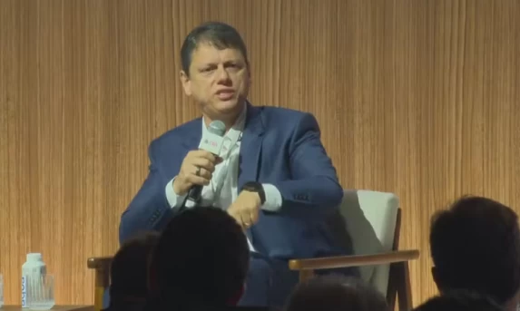 Tarcísio Pede Calma e Diz que Direita Definirá Candidato Presidencial até Março