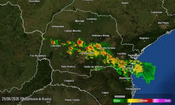 TEMPESTADES NO PARANÁ: Fim de semana é marcado por milhares de raios, granizo e chuva volumosa; previsão alerta para frio de 5 °C nos próximos dias