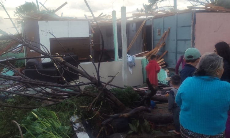 Temporal causa destruição e atinge várias residências na comunidade de Santa Clara, em Candói
