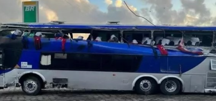 TRAGÉDIA: Sobe para quatro o número de mortos em acidente com ônibus de romeiros.
